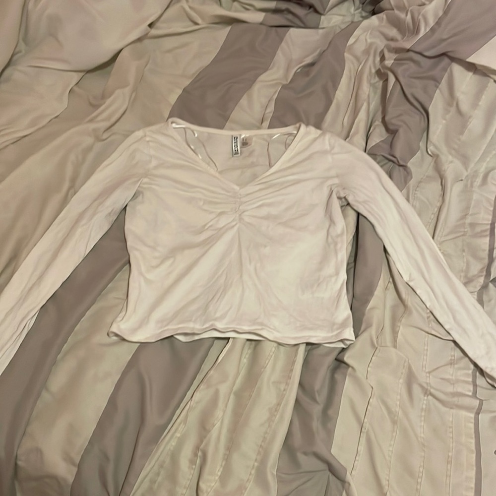 white basic v-neck long sleeve